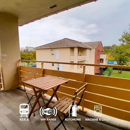 T3 Avec 2 Salles D'eau, Parking&balcon - Rer A à 3 Min Appartement *