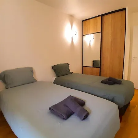 T3 Avec 2 Salles D'eau, Parking&balcon - Rer A à 3 Min *