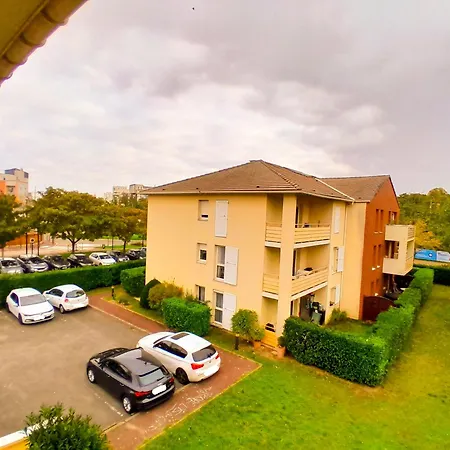 Appartement T3 Avec 2 Salles D'eau, Parking&balcon - Rer A à 3 Min Achères
